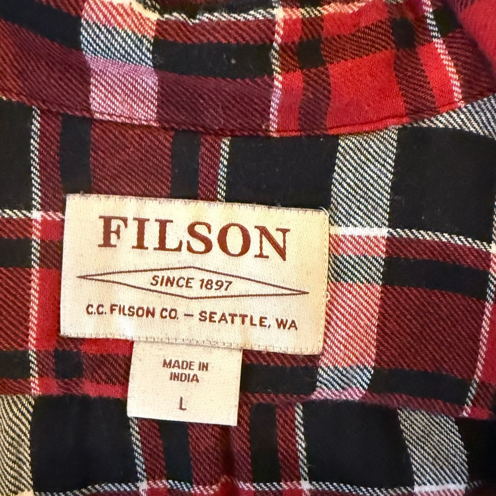 Filson LW Alaskan Guide Flannel Black and Red Plaid Button Down Shirt - Picture 3 of 3
